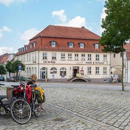 Pension Markt Нойштрелиц Экстерьер фото