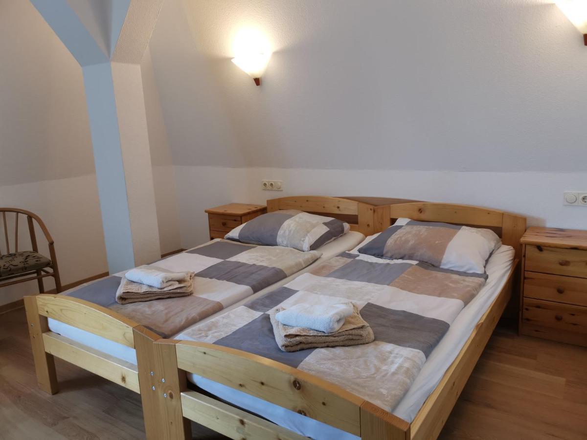 Pension Markt Нойштрелиц Экстерьер фото