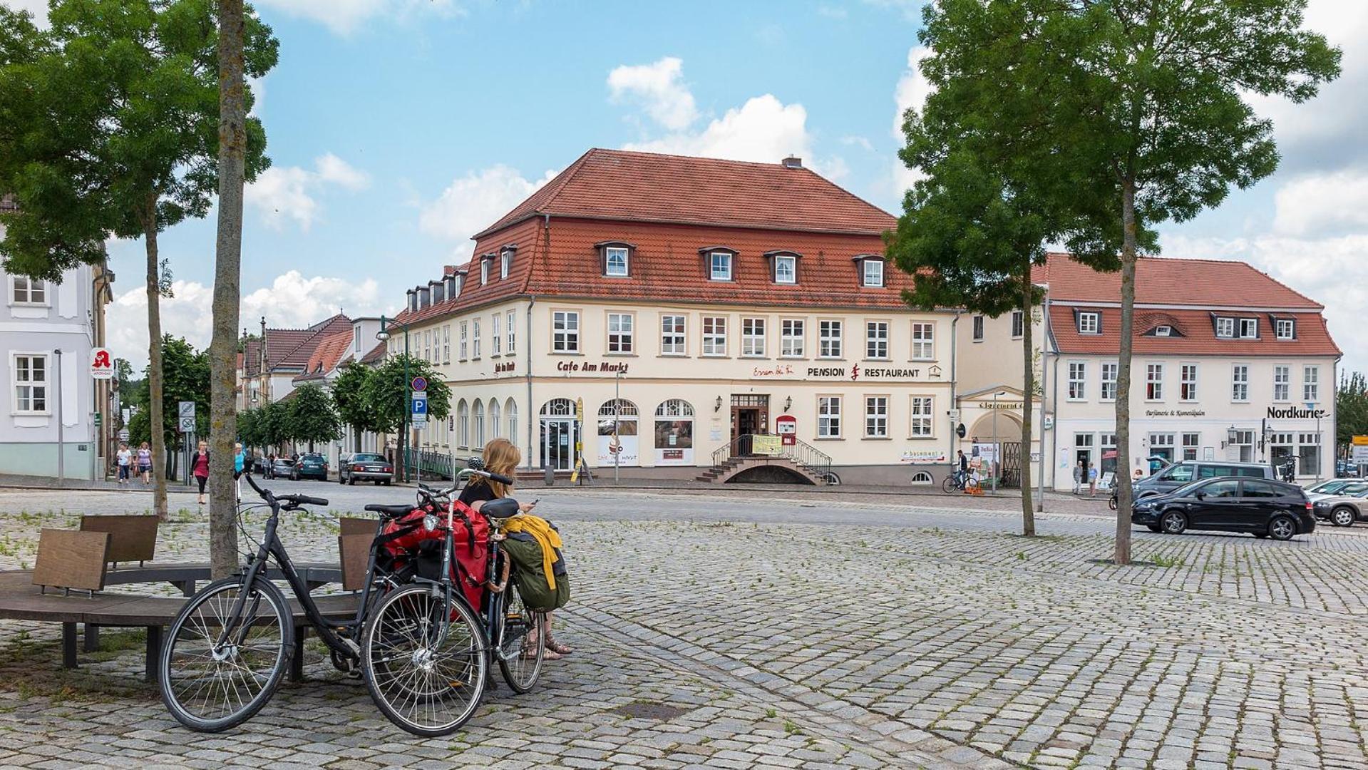 Pension Markt Нойштрелиц Экстерьер фото